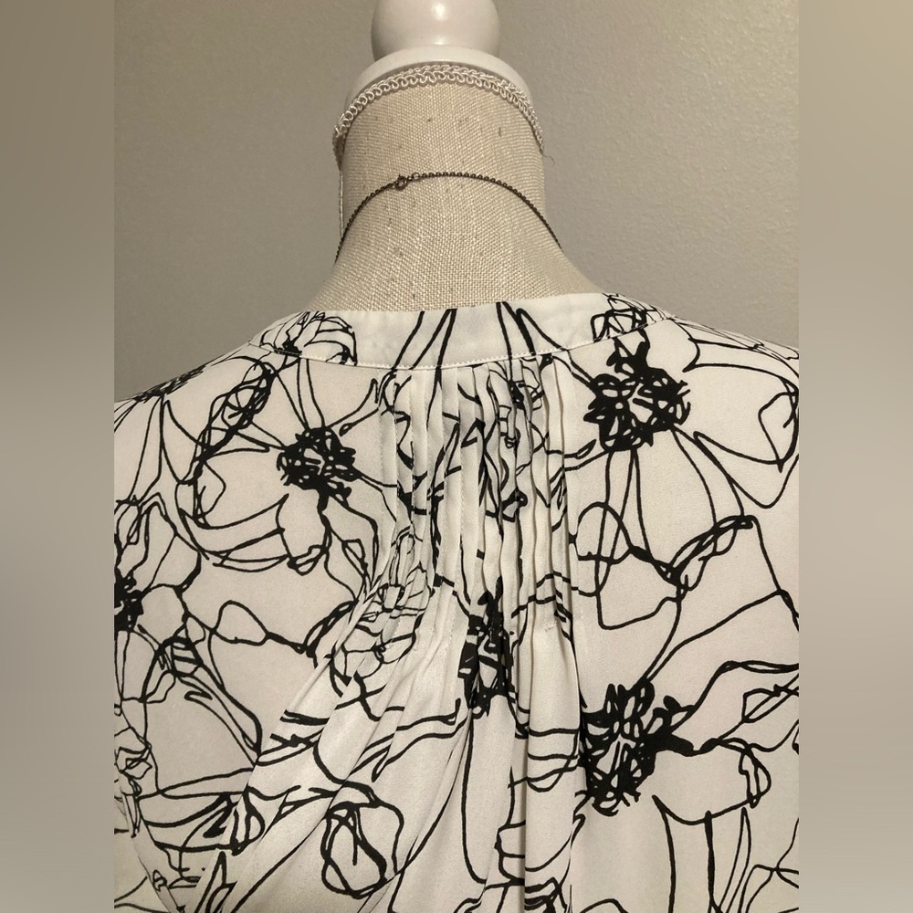 NYDJ blouse. - Picture 4 of 6